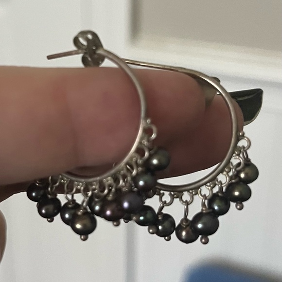 Elegant Sterling Silver and Black Pearl Hoop Earrings - Picture 1 of 4